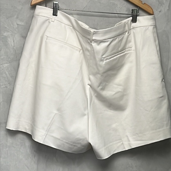 NWT Ralph Lauren Double-Faced Stretch-Cotton Pleat Shorts. Size 18W - Picture 7 of 7